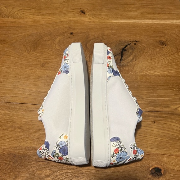NEW Loci Seven White Blue Floral Low Top Fashion Sneakers EU 37 US 6.5 Reg. $195 - Picture 6 of 12
